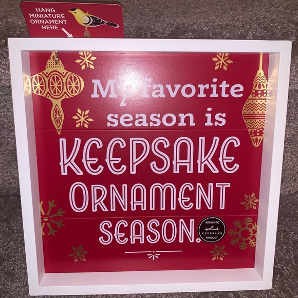 New Hallmark 2020 My Favorite Season Is Keepsake Ornament Season Display Frame - Picture 2 of 3